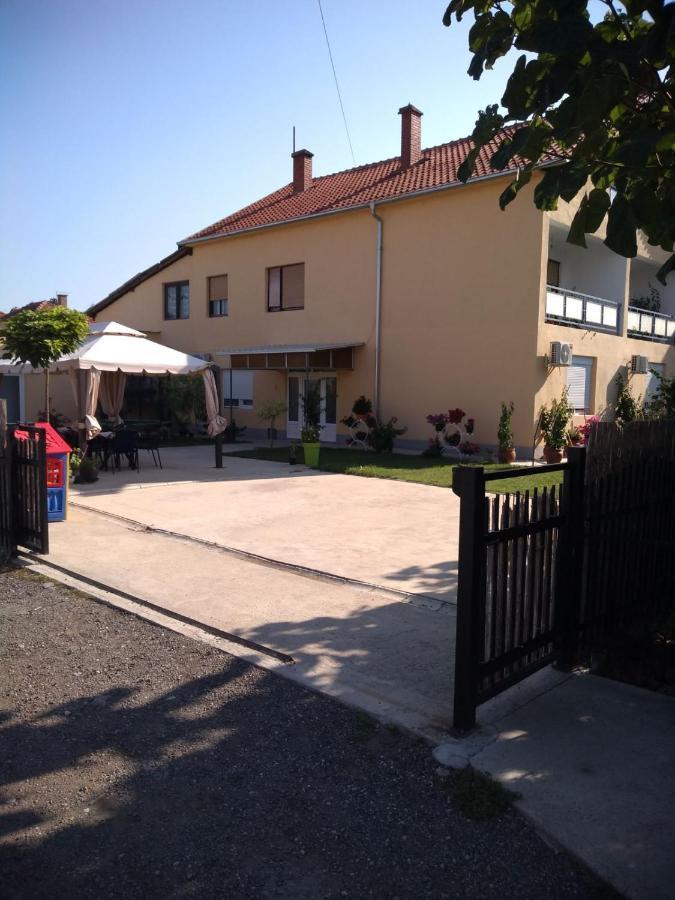 Apartments Kuca Aleksic Ниш Екстер'єр фото