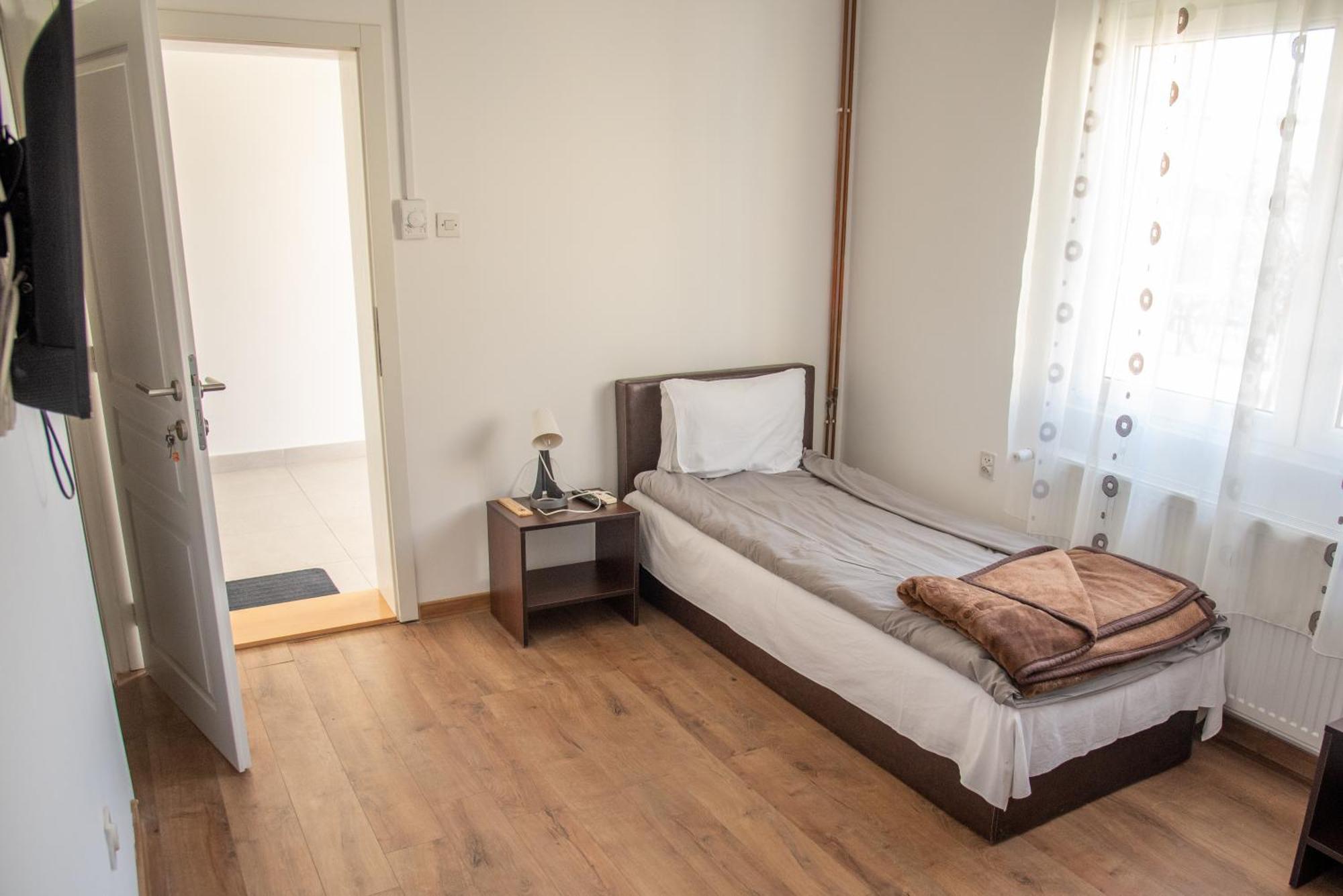 Apartments Kuca Aleksic Ниш Екстер'єр фото