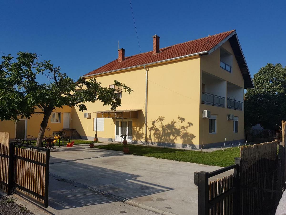 Apartments Kuca Aleksic Ниш Екстер'єр фото