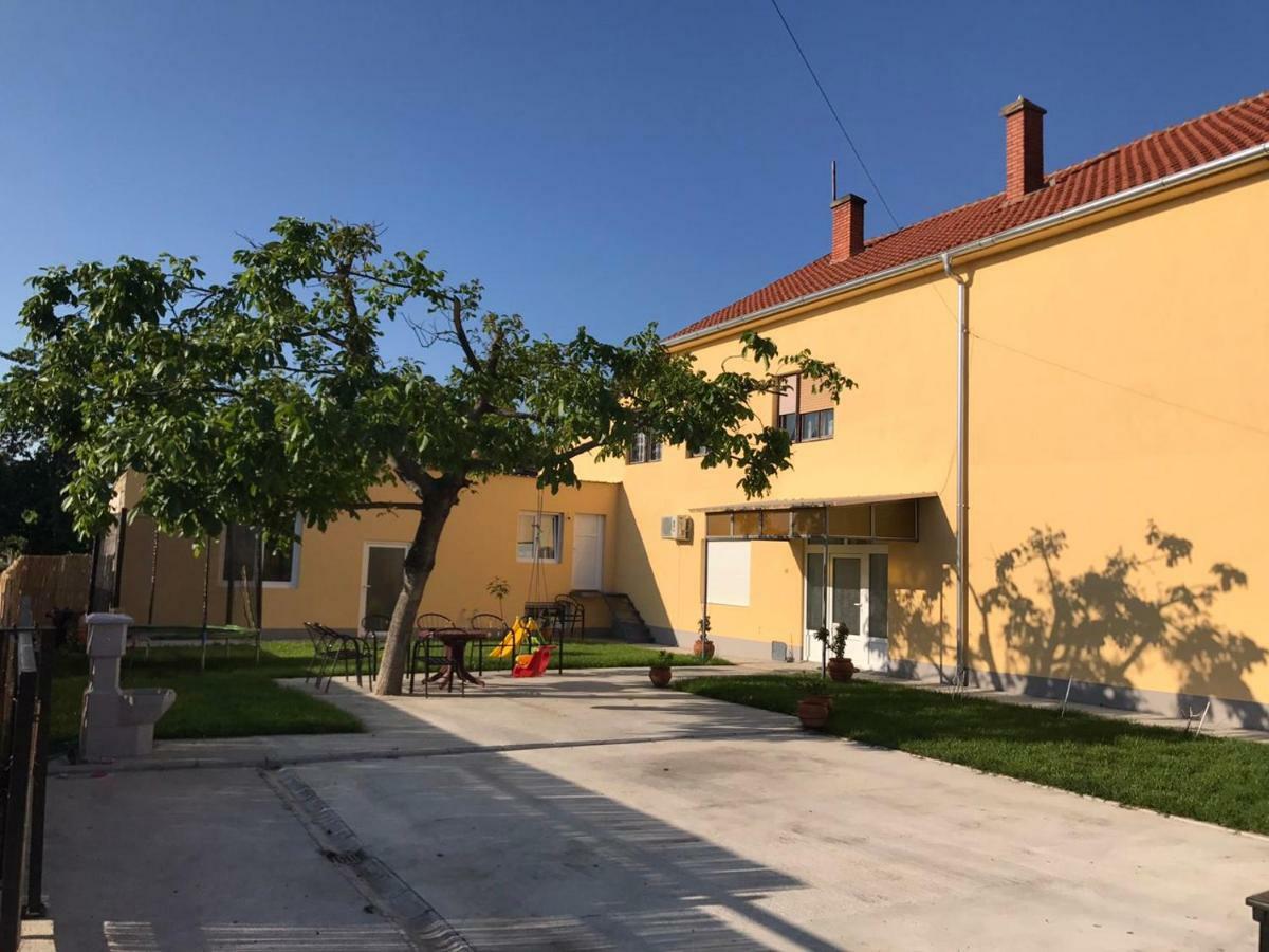 Apartments Kuca Aleksic Ниш Екстер'єр фото